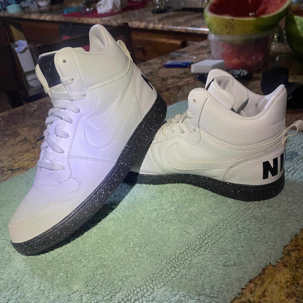 Nike mid rise Court Borough